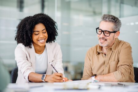 Life coach en cliënt in gesprek met elkaar